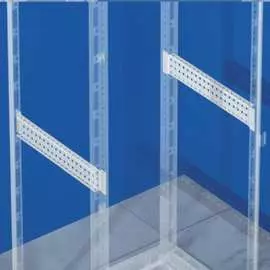 Широкие боковые рейки для шкафов CQE DKC R5PDL1200