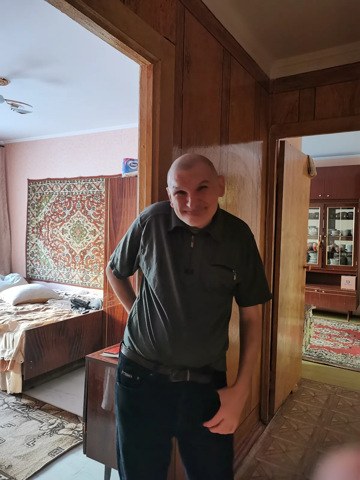 Поможем Александру Анатольевичу продуктами — одному ему справляться тяжело