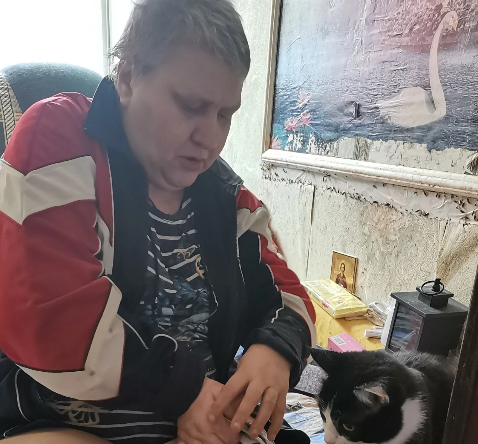 Средства гигиены, продукты, а также микроволновка и белье для Светланы