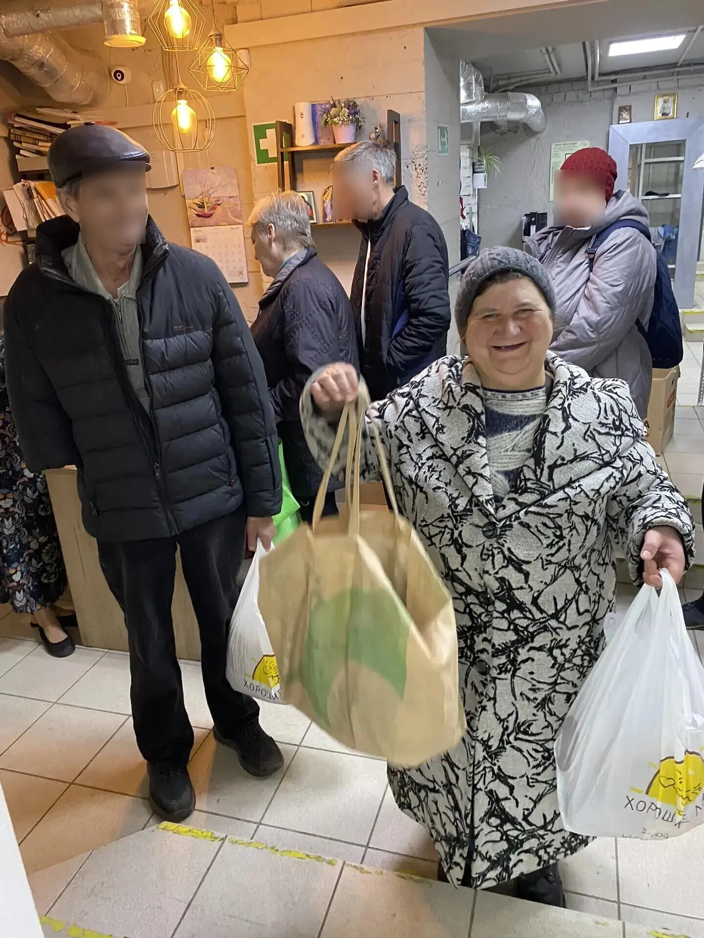 Светлана не слышит и плохо говорит, но мы можем облегчить ее жизнь