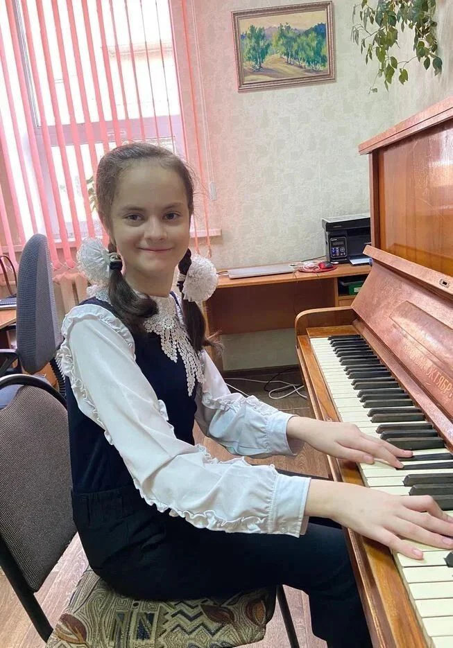 Юля учится лучше понимать мир и себя, ей нужна поддержка
