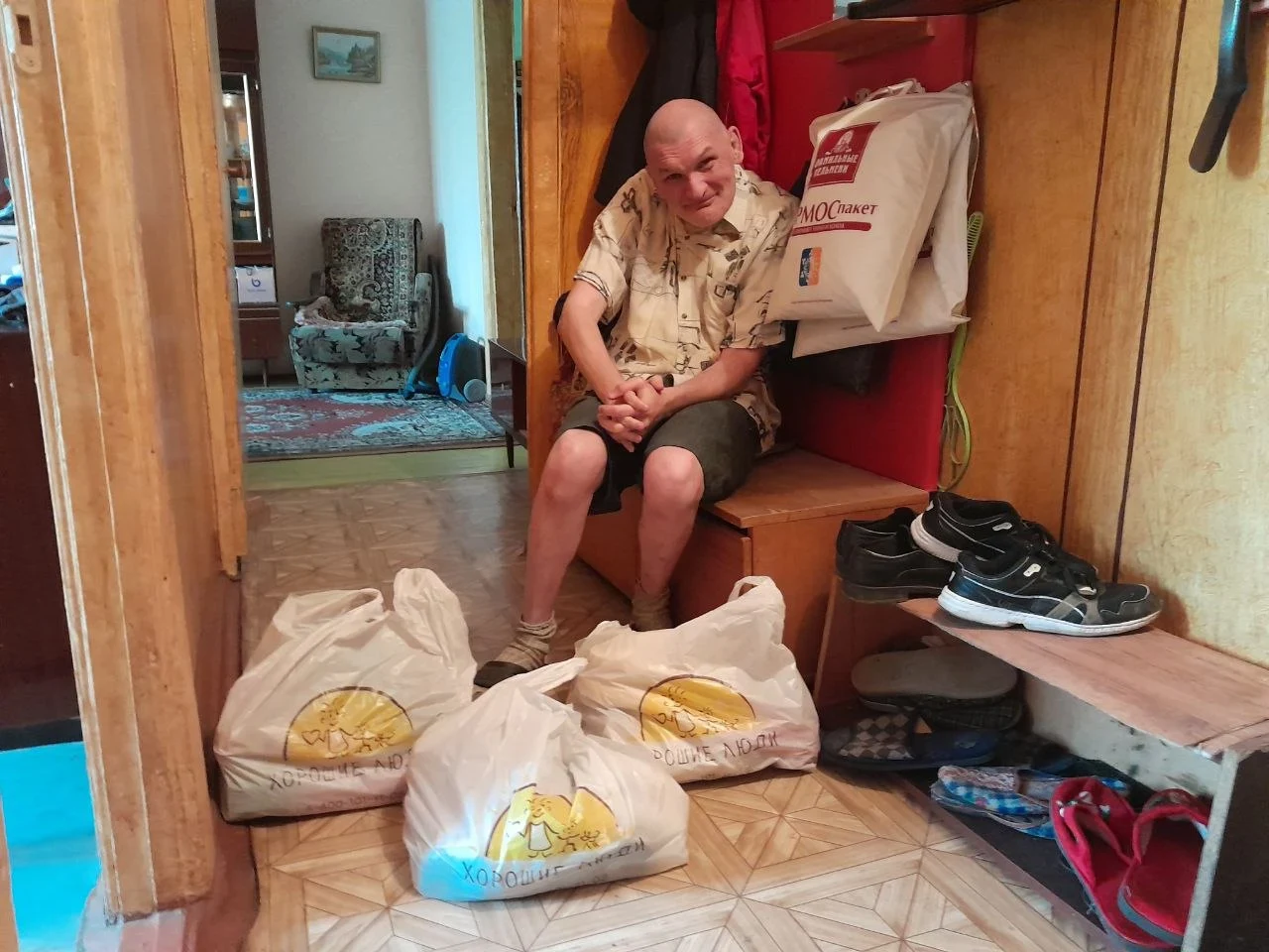 Александр Анатольевич от всего сердца благодарит за продукты, очень порадовали фрукты и сладости