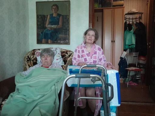 Мы с вами передали семье подгузники на 3 месяца, этим помогли облегчить жизнь Тамаре Васильевне и ее дочери Ирине, ухаживающей за ней