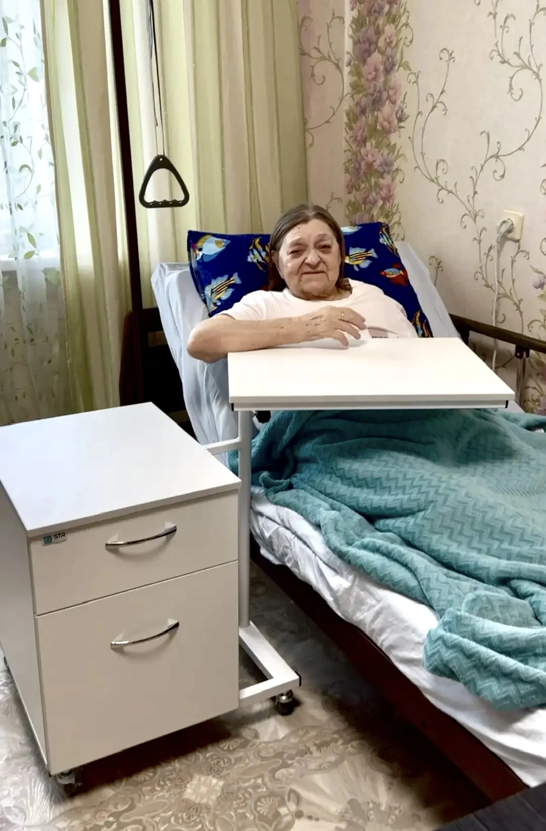Валентина Сергеевна получила тумбу с поворотным столиком
