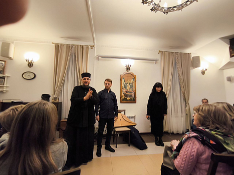 В рамках цикла «Музыкальная гостиная» состоялся концерт музыканта, культуролога Дмитрия Парамонова   «Гусли. Русская душа!» 