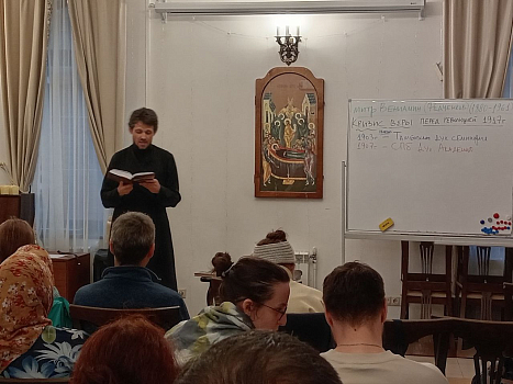 В храме Всех преподобных отцев Киево-Печерских в Старых Черёмушках состоялась беседа с диаконом Ярославом Калининым о кризисе веры в России перед революцией 1917 года 