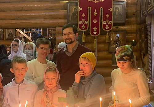 Детский хор храма исполнил рождественские колядки