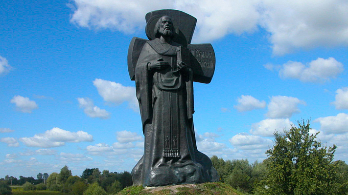 Памятник святителю Кириллу, епископу Туровскому. Туров, Беларусь. 