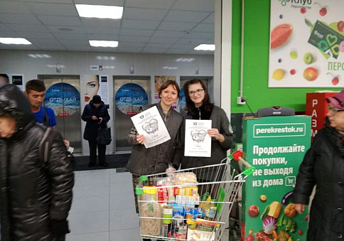 Прихожане храма Всех преподобных отцев Киево-Печерских в Старых Черёмушках приняли участие в благотворительной акции "Корзина доброты" в качестве добровольных помощников.