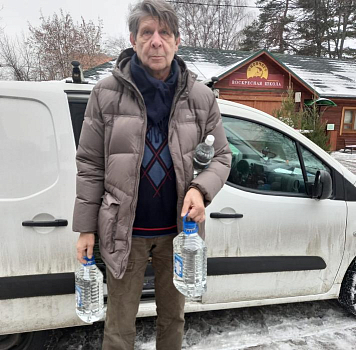 Социальная служба храма доставила крещенскую воду