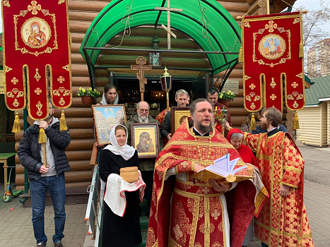 Пасхальная Божественная литургия в понедельник Светлой седмицы