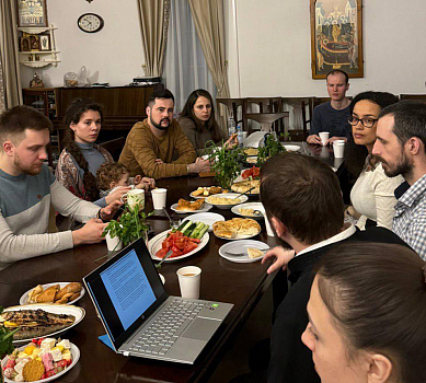 Встреча молодежи храма, посвященная обсуждению темы"Покаяние"