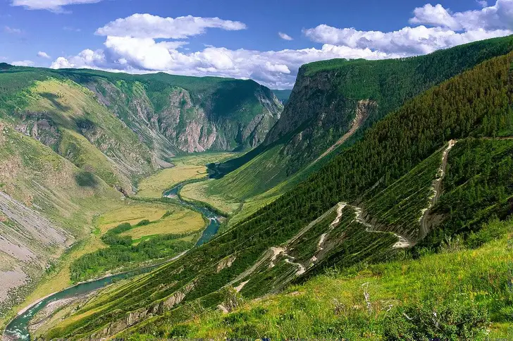 Семь из наиболее рискованных дорог в мире