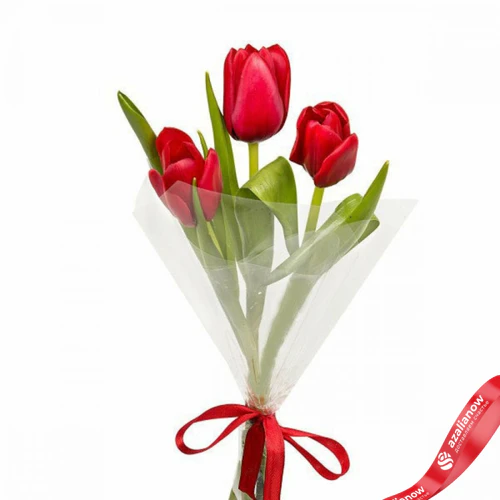 Фото 1: Букет из 3 красных тюльпанов в упаковке . Сервис доставки цветов AzaliaNow