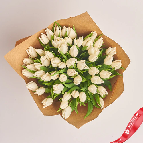 Фото 2: 51 белый тюльпан в упаковке. Сервис доставки цветов AzaliaNow
