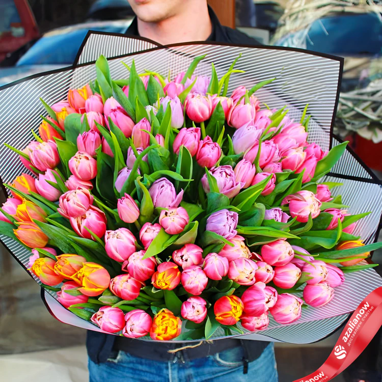 Фото 1: Букет из 45 розовых тюльпанов и 15 оранжевых тюльпанов. Сервис доставки цветов AzaliaNow