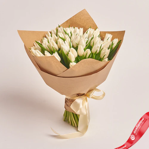 Фото 1: 51 белый тюльпан в упаковке. Сервис доставки цветов AzaliaNow