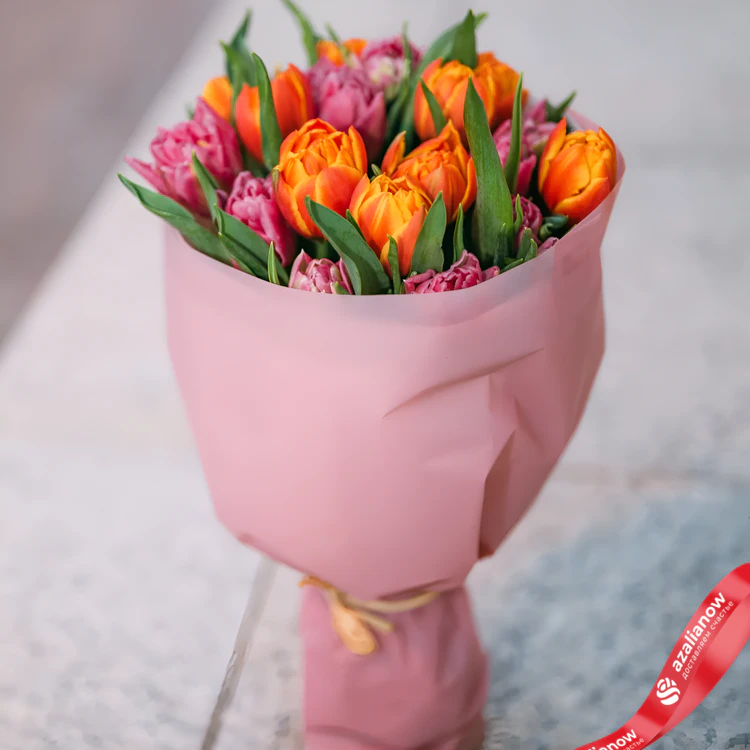 Фото 2: Букет из 10 пионовидных оранжевых тюльпанов и 10 пионовидных сиреневых тюльпанов . Сервис доставки цветов AzaliaNow