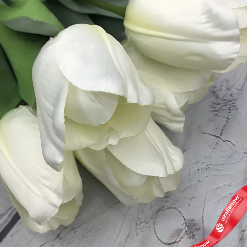 Фото 2: Букет из 5 белых тюльпанов. Сервис доставки цветов AzaliaNow