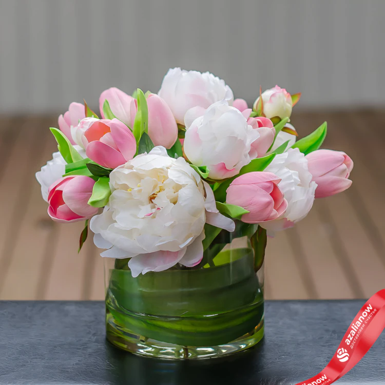 Фото 1: Букет из 9 розовых тюльпанов и 5 белых пионов. Сервис доставки цветов AzaliaNow