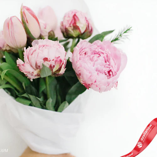Фото 1: Букет из 5 розовых тюльпанов и 4 розовых пионов . Сервис доставки цветов AzaliaNow