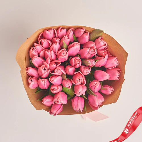 Фото 2: 51 розовый тюльпан в упаковке. Сервис доставки цветов AzaliaNow