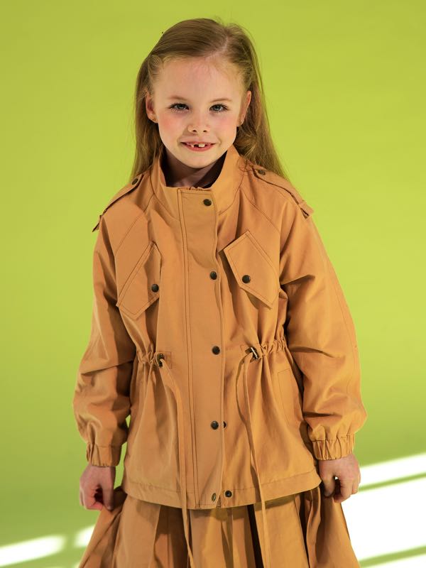 Бежево-песочная весенняя парка на девочку