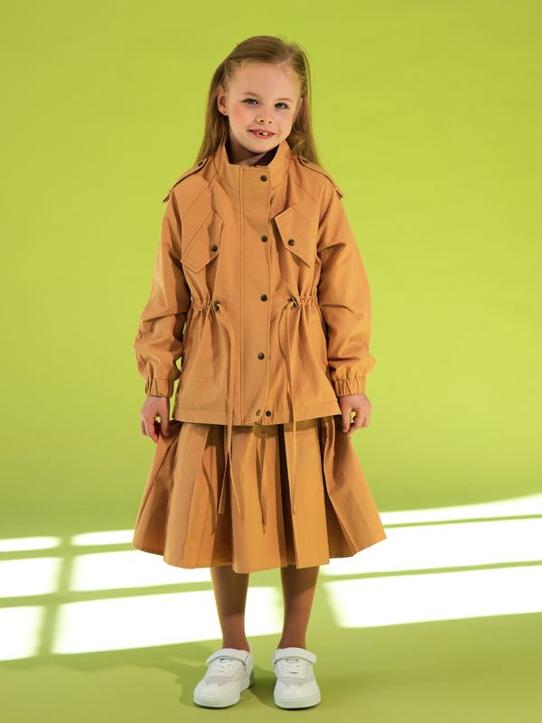 Бежево-песочная весенняя парка на девочку