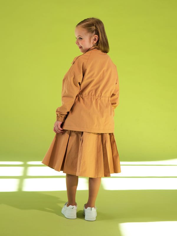 Бежево-песочная весенняя парка на девочку