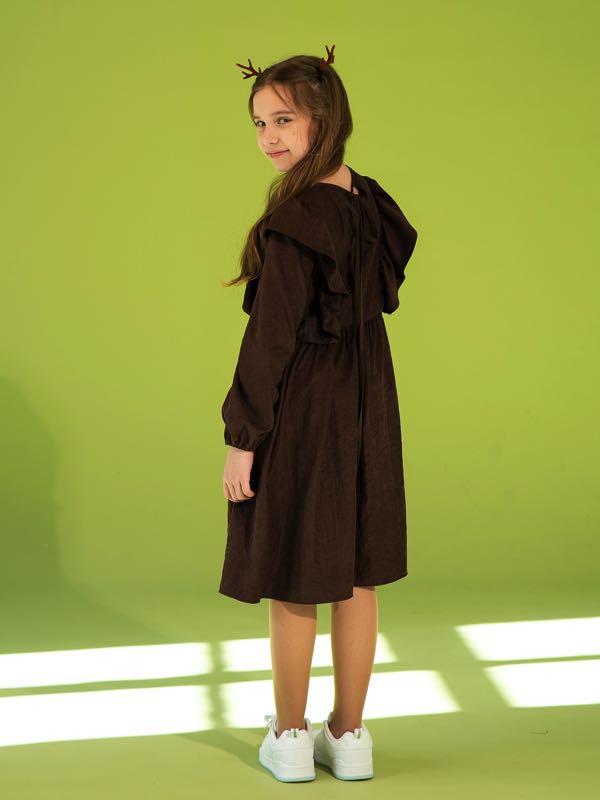 Коричневое детское платье с воланом на лифе