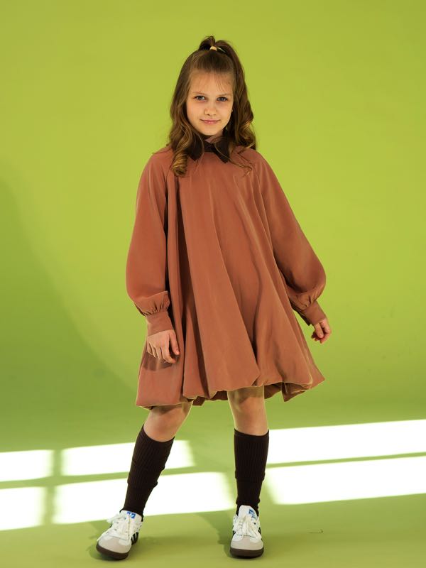 Коричневое детское платье-баллон