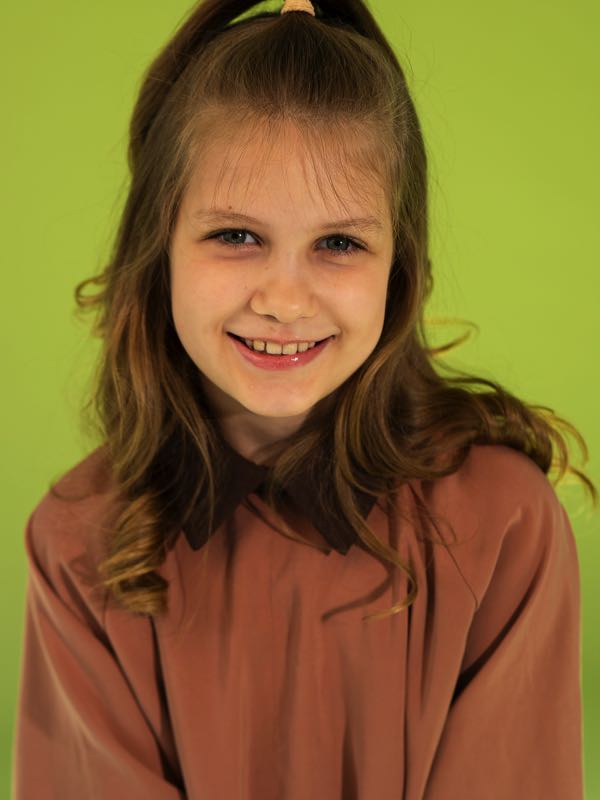 Коричневое детское платье-баллон