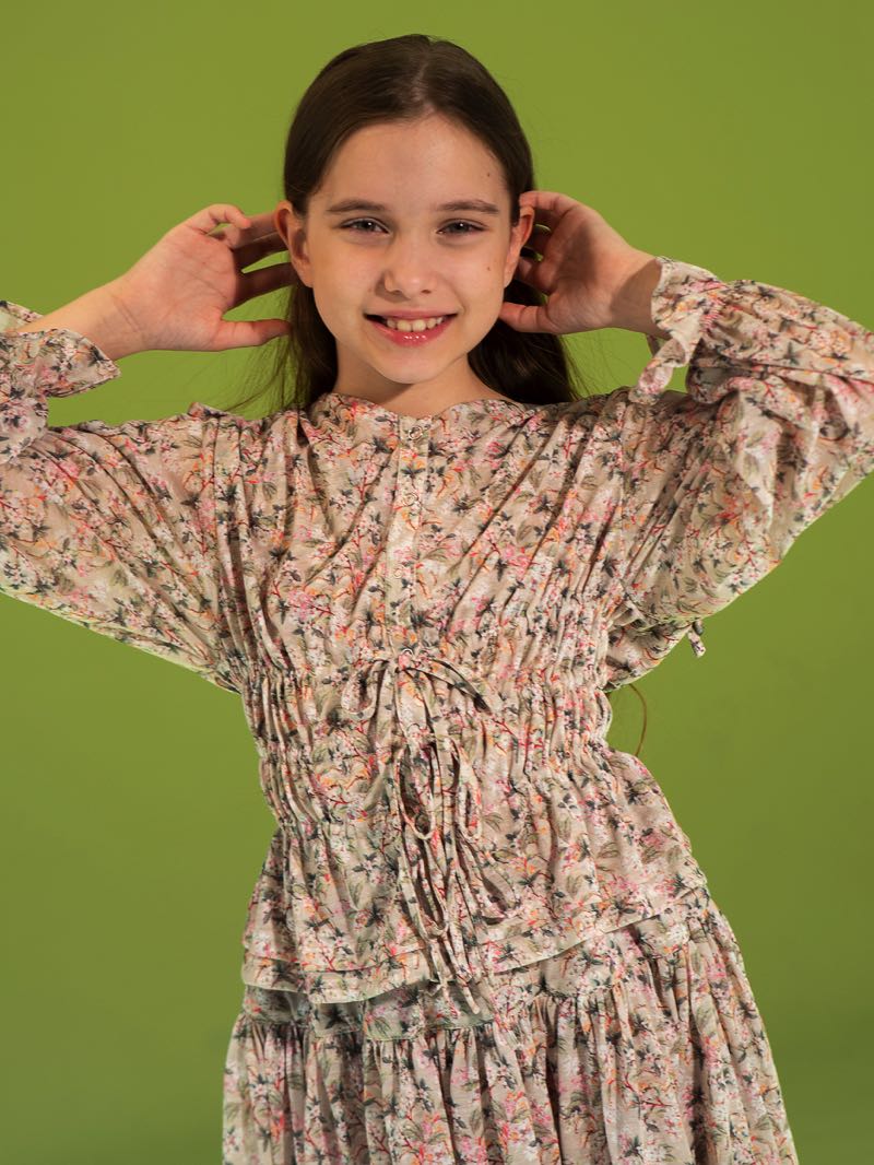 Блузка на девочку с цветочным принтом с драпировками