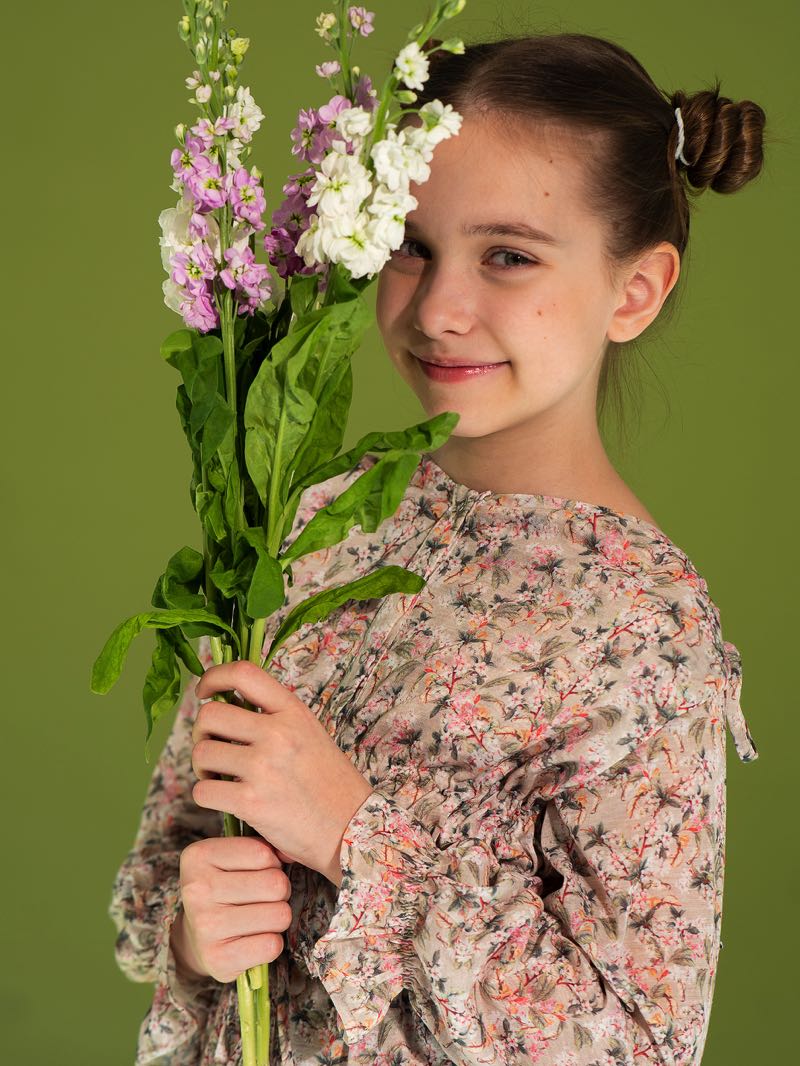 Блузка на девочку с цветочным принтом с драпировками