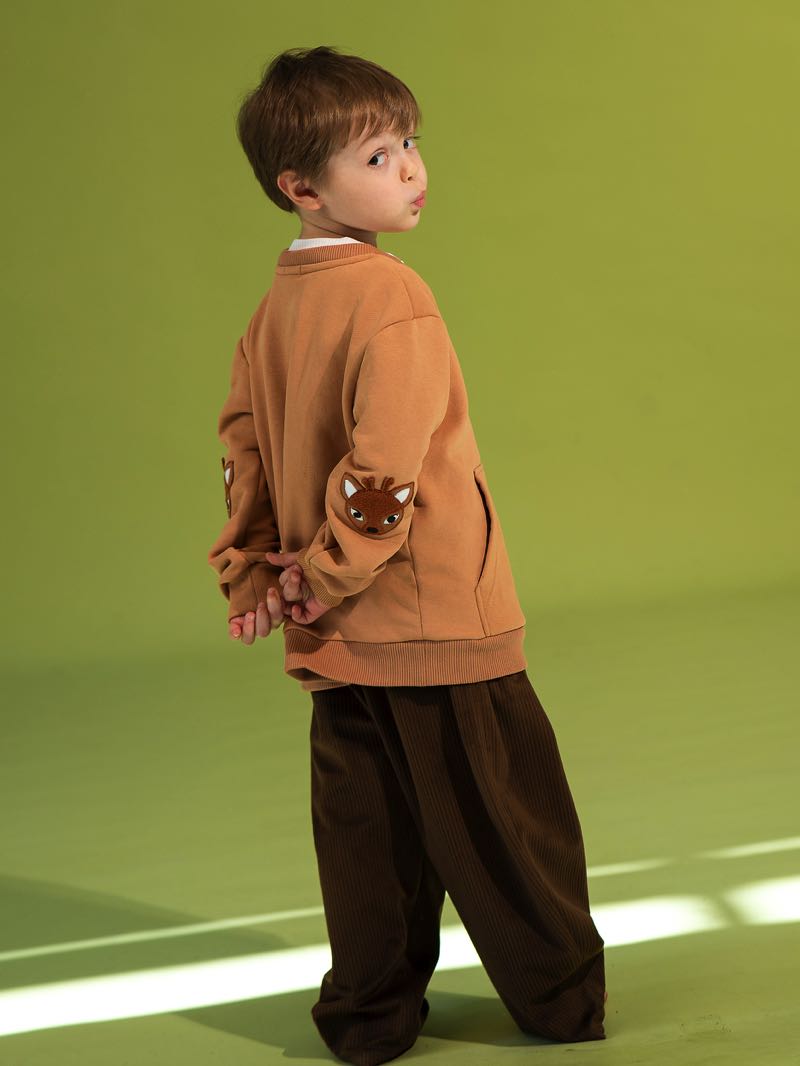 Бежево-рыжий детский свитшот с патчами на локтях в виде оленят