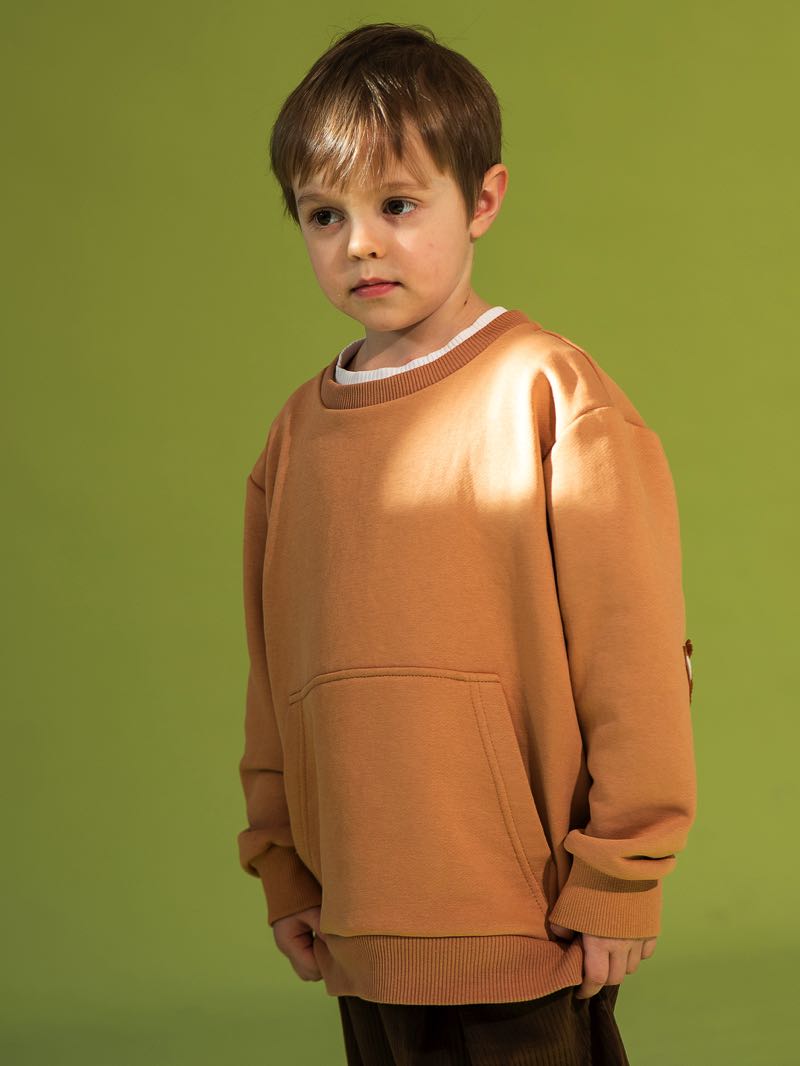 Бежево-рыжий детский свитшот с патчами на локтях в виде оленят