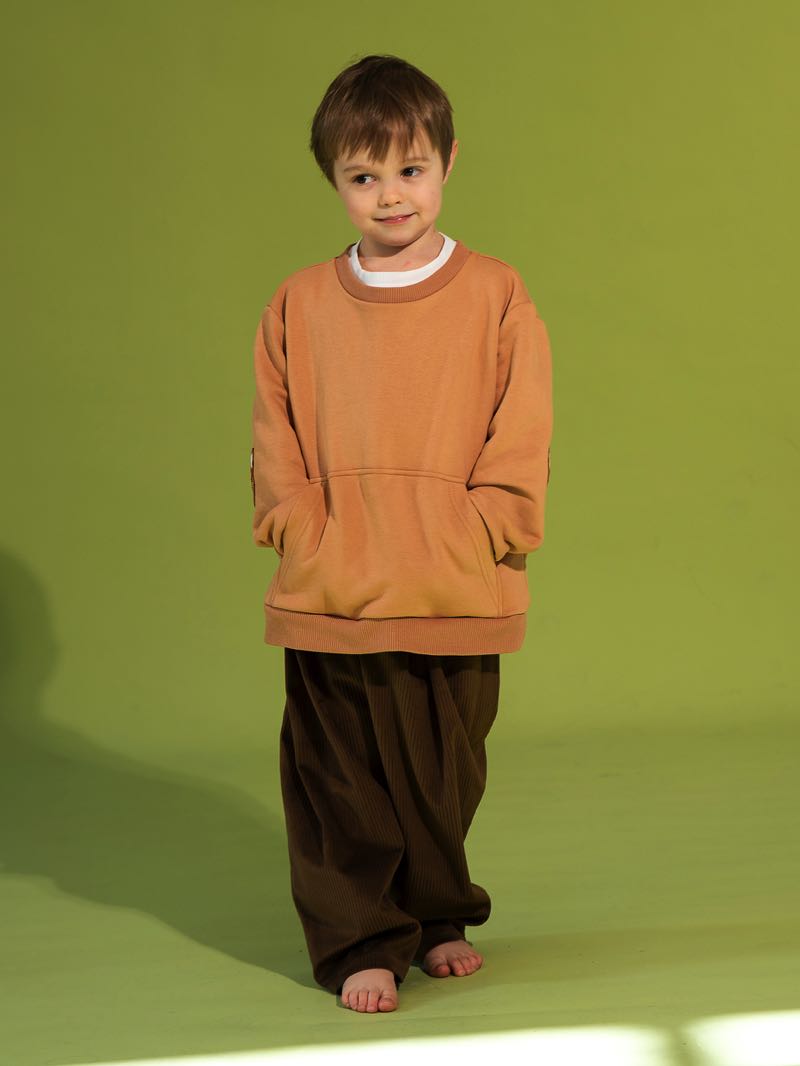 Бежево-рыжий детский свитшот с патчами на локтях в виде оленят