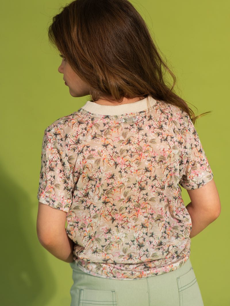 Детская футболка с цветочным принтом