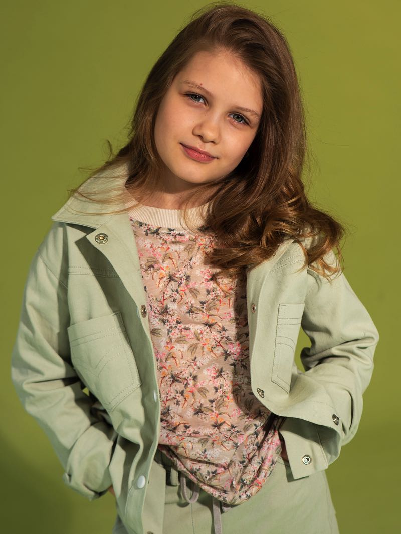 Детская футболка с цветочным принтом