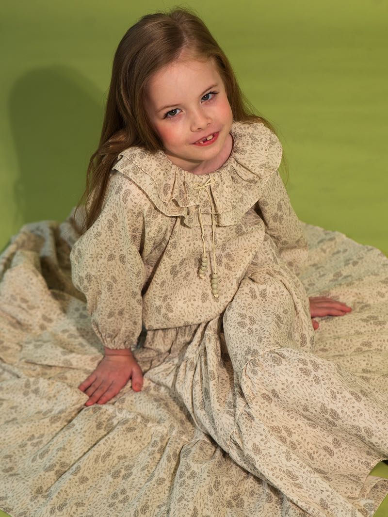 Юбка на девочку из бежевого муслина с оборками