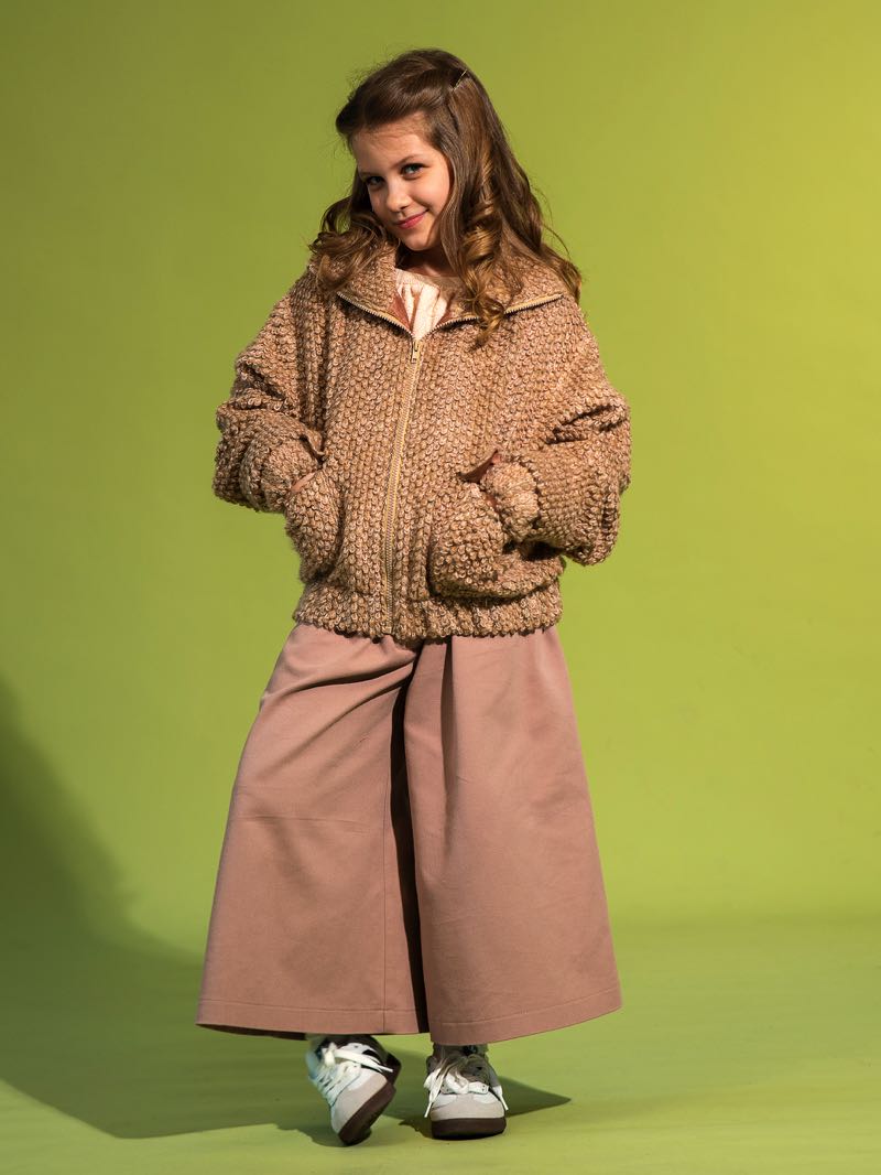 Бежево-розовые джинсовые брюки-кюлоты на девочку