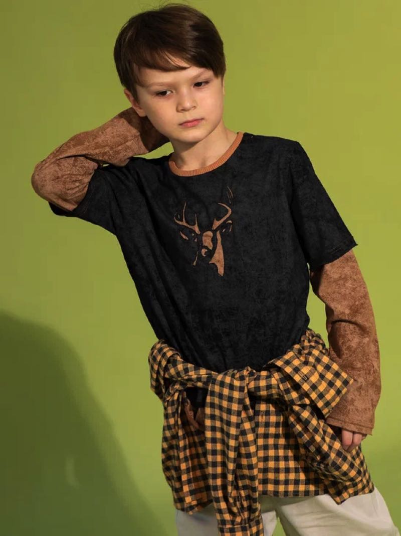 Детский лонгслив с двойным рукавом и прорезной аппликацией