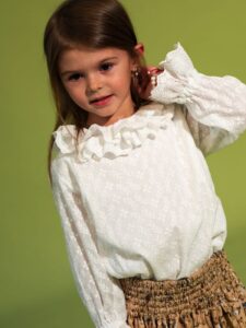 Детская блузка с вышивкой из хлопка