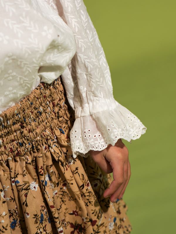 Детская блузка с вышивкой из хлопка