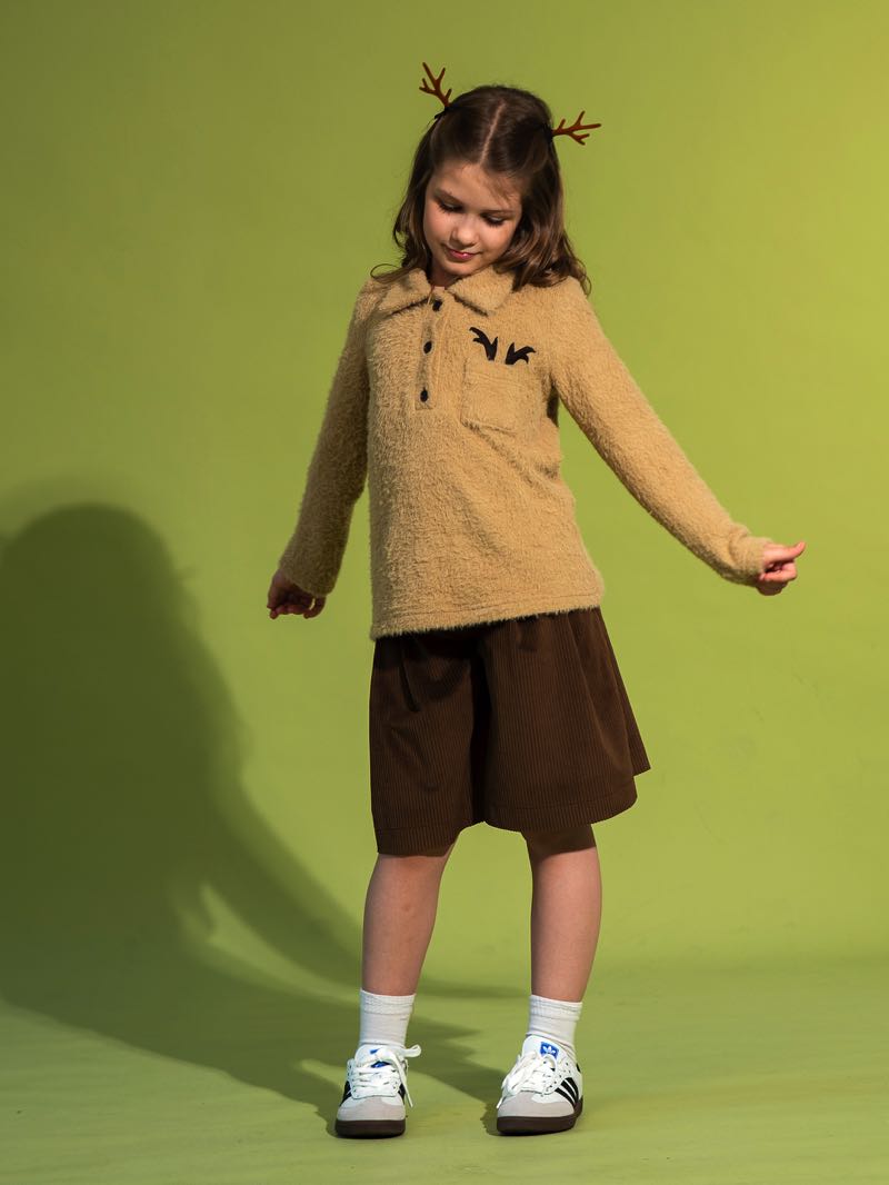 Бежевый поло из пушистой ткани