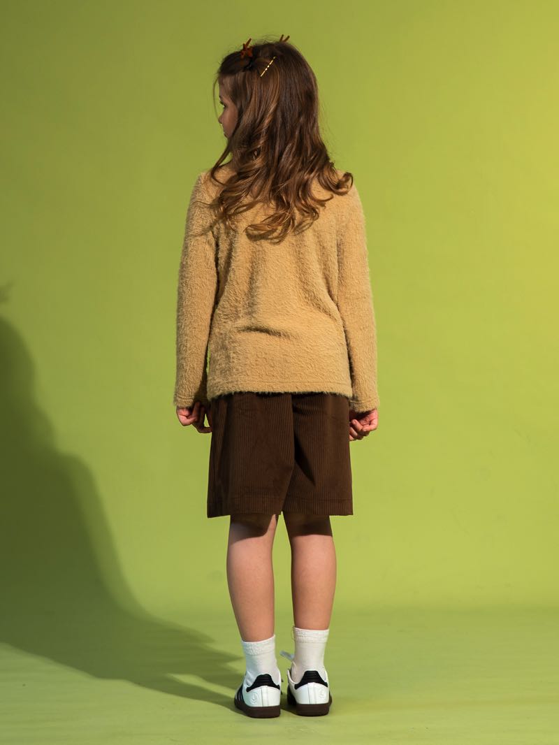 Бежевый поло из пушистой ткани