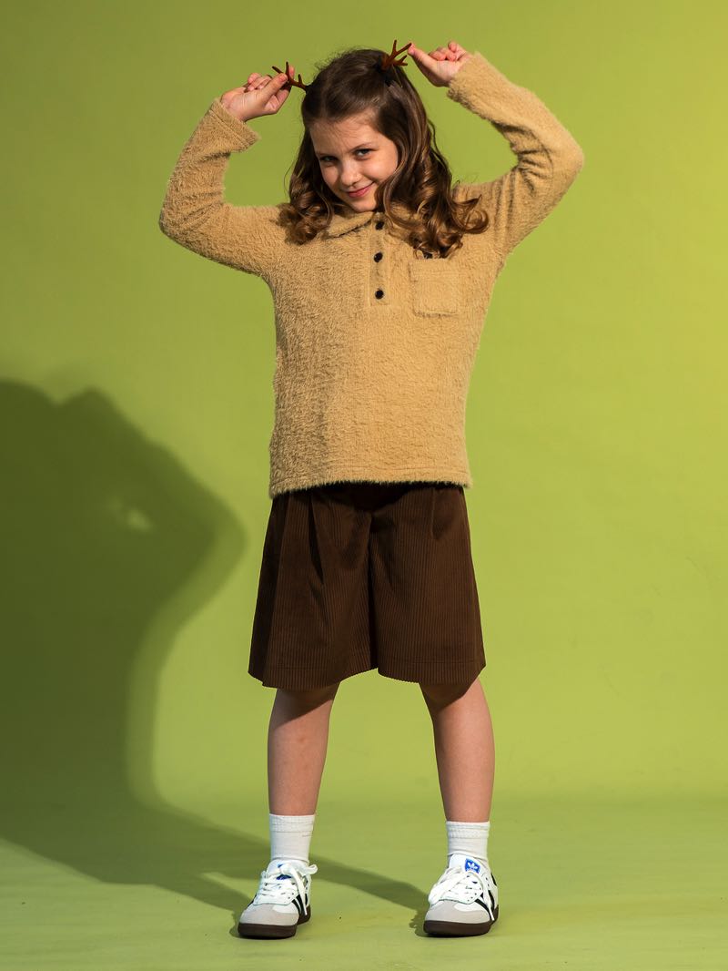 Бежевый поло из пушистой ткани