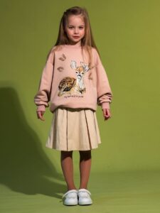 Юбка на девочку из молочного вельвета со складками