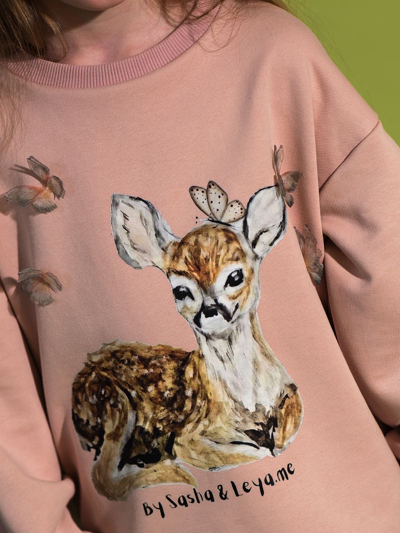 Пудрово-розовый свитшот с принтом олененка Sasha & Leya