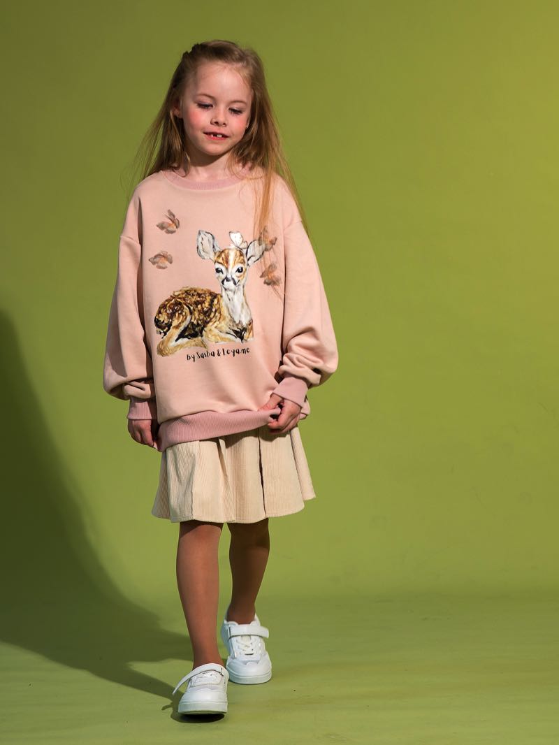 Пудрово-розовый свитшот с принтом олененка Sasha & Leya